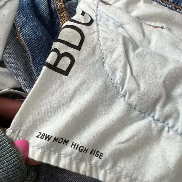 BDG • MOM High Rise Jeans - Picture 6 of 6